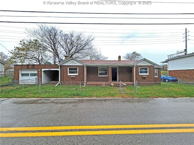 view of front facade featuring a front lawn