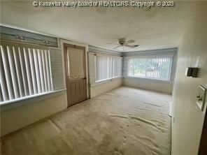 empty room featuring ceiling fan