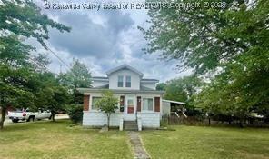 view of front of house with a front yard