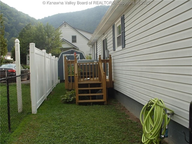 10 Howard Ave, Smithers, WV 25186 - view of yard with a deck