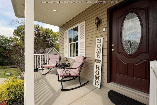 property entrance featuring a porch