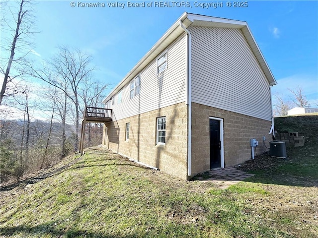 100 Oak Ridge Ln, Huntington, WV 25704 - view of side of property with a yard and central AC