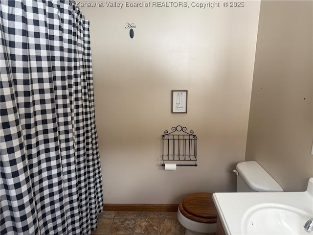 bathroom with vanity, toilet, and baseboards