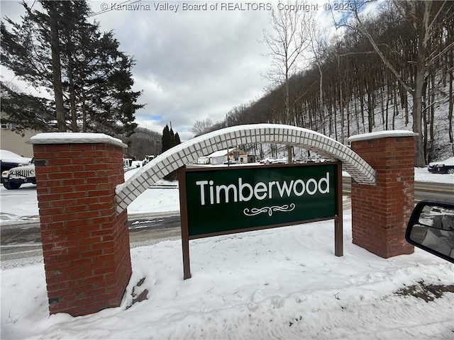 view of community / neighborhood sign