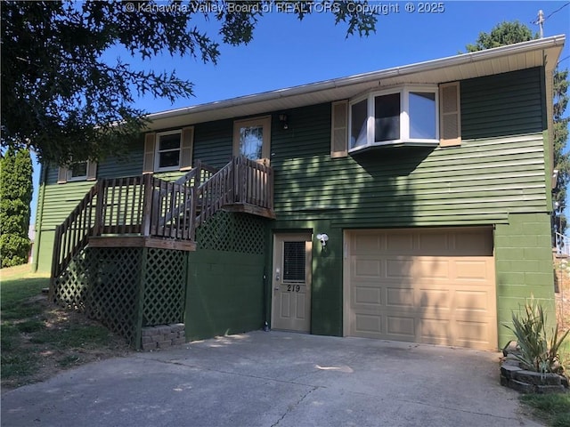 view of front facade with driveway and an attached garage