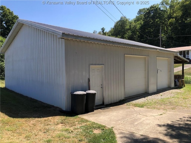 view of detached garage