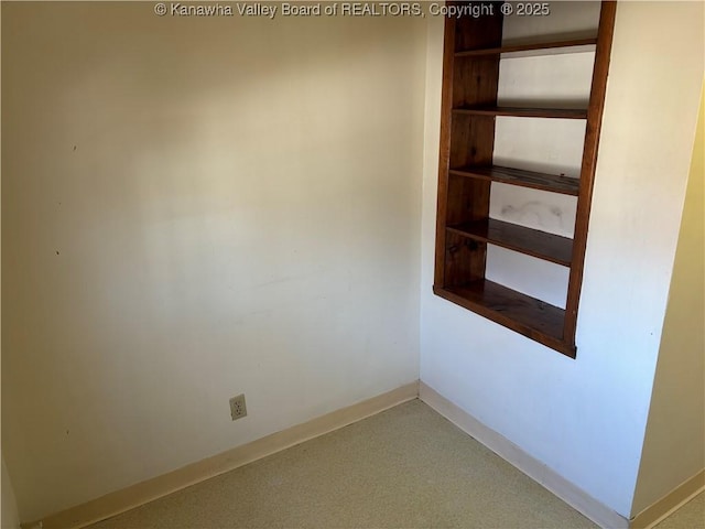 empty room featuring baseboards