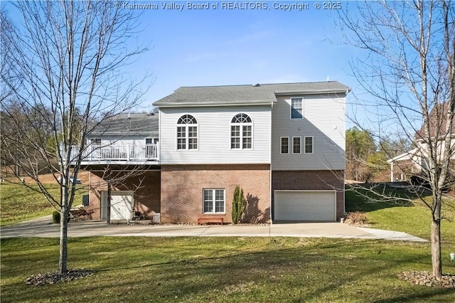 view of front of property featuring a garage, driveway, brick siding, and a front yard