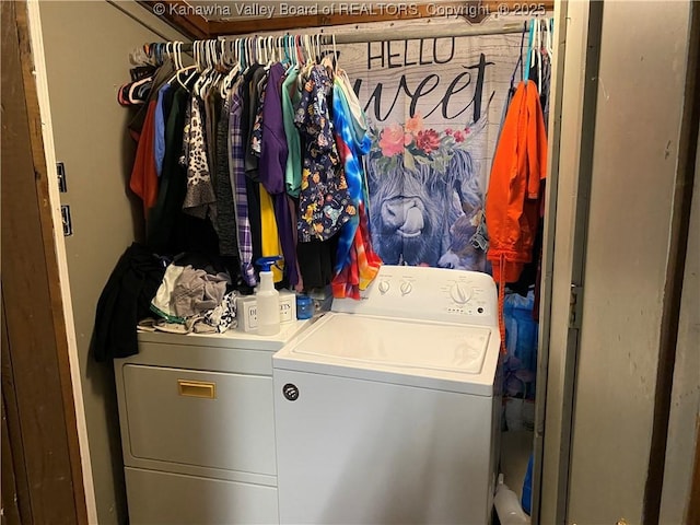 laundry area with laundry area and washer and clothes dryer