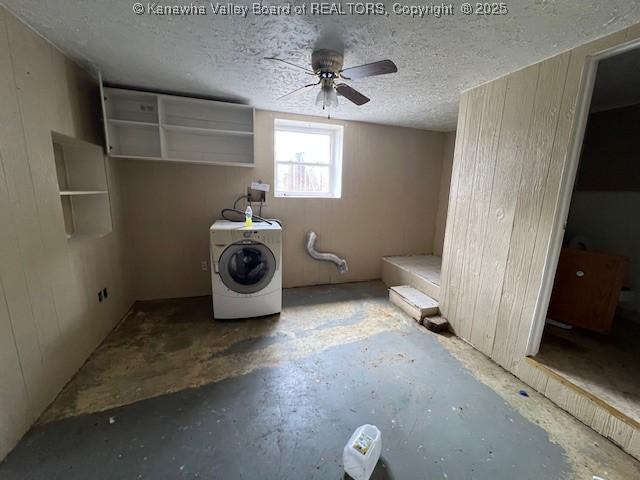 clothes washing area with laundry area, washer / clothes dryer, a ceiling fan, and a textured ceiling