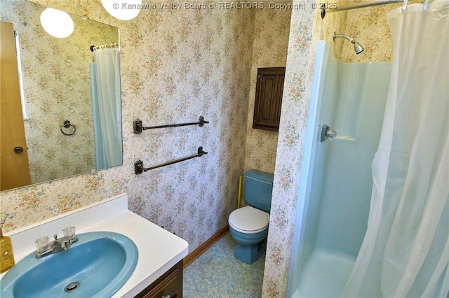 full bathroom featuring toilet, curtained shower, wallpapered walls, and vanity