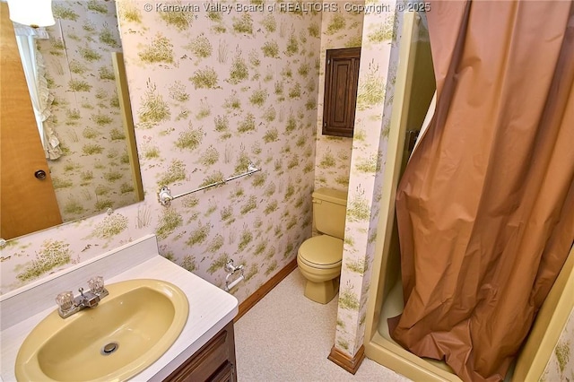 full bath with a shower with curtain, toilet, wallpapered walls, baseboards, and vanity