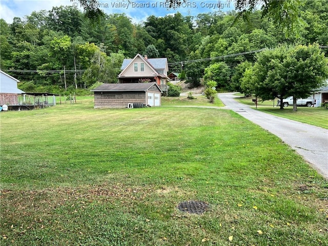 view of yard featuring an outdoor structure and a storage unit