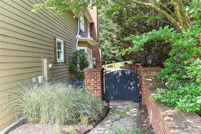 111 Graff Ln, Charleston, WV 25304 - view of gate