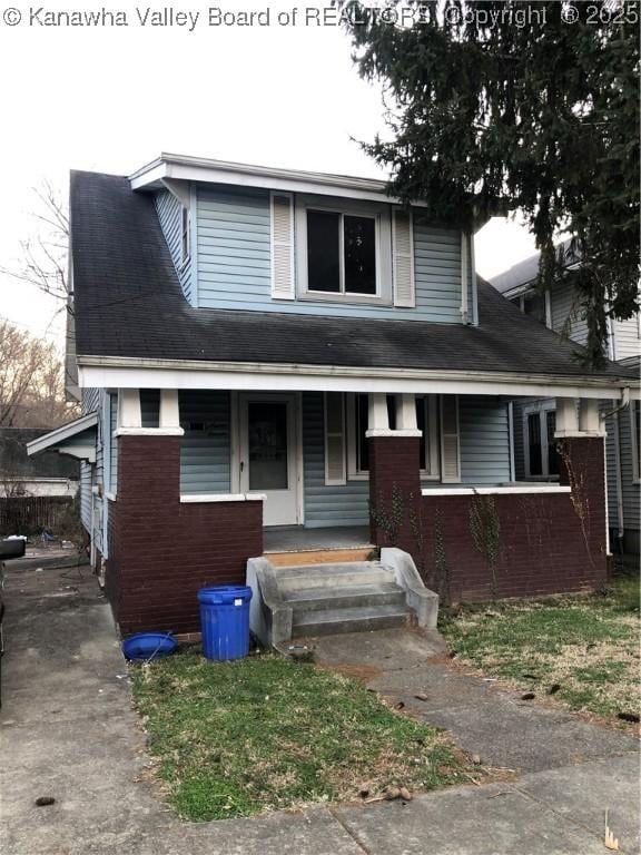 711 Hall St, Charleston, WV 25312 - bungalow-style house featuring a porch