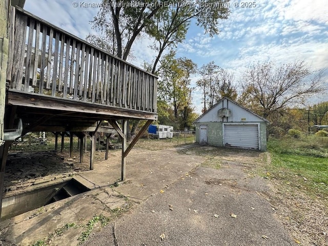 2509 Adams Ave, Huntington, WV 25704 - view of yard featuring a detached garage and an outdoor structure