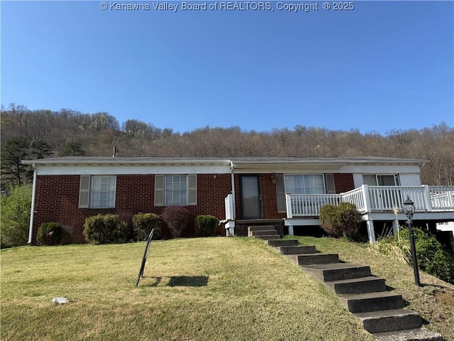 view of front of home featuring a front yard and brick siding