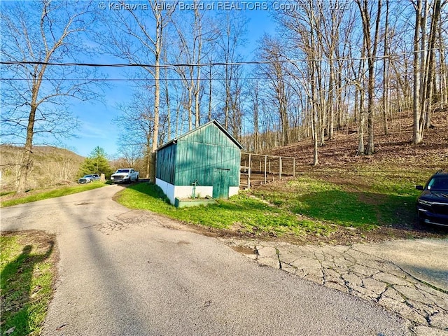 view of pole building featuring driveway