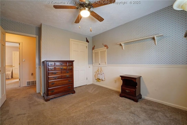 906 Hughes Dr, Saint Albans, WV 25177 - bedroom with carpet, visible vents, a textured ceiling, and wallpapered walls