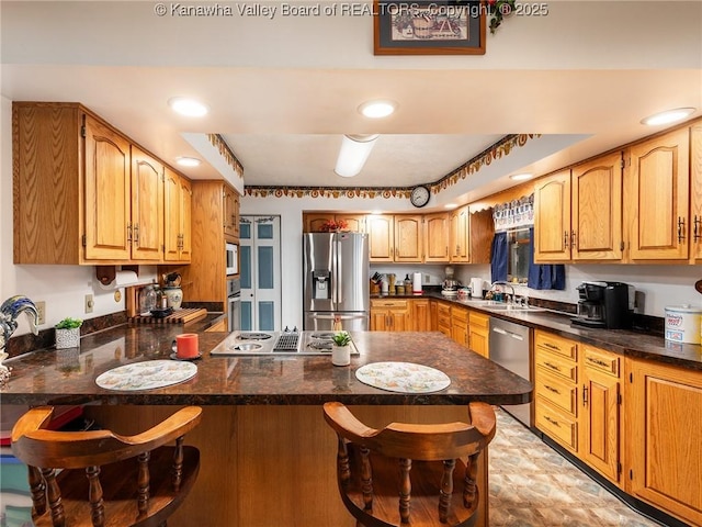 139 Betty Ln, Scott Depot, WV 25560 - kitchen with a sink, appliances with stainless steel finishes, a kitchen bar, a peninsula, and recessed lighting