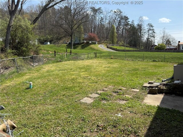 1651 Glenwood Rd, Milton, WV 25541 - view of yard featuring fence