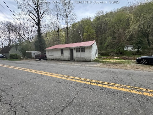 5806 Kanawha State Forest Dr, Charleston, WV 25314 - view of front of property featuring metal roof
