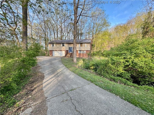109 Cedar Ln, Saint Albans, WV 25177 - bi-level home with driveway, brick siding, and a garage