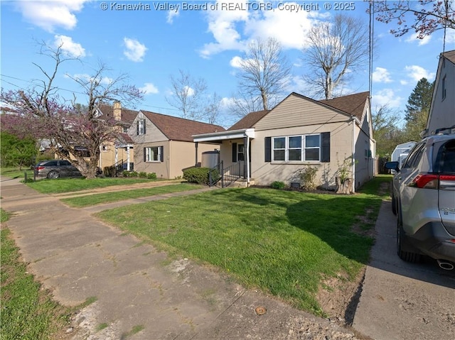 view of front of house with a front lawn