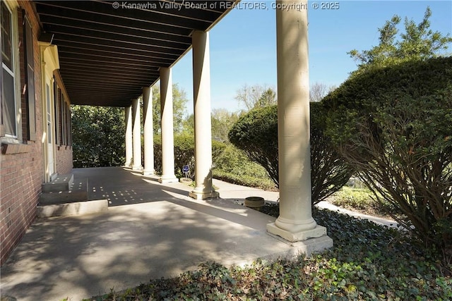 1055 Highland Dr, Saint Albans, WV 25177 - view of patio / terrace featuring a porch