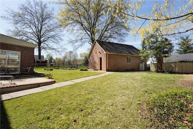 1055 Highland Dr, Saint Albans, WV 25177 - view of yard featuring fence