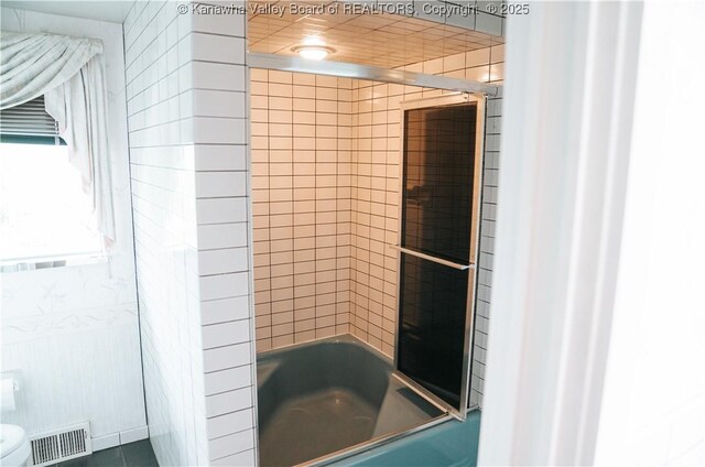 207 Mckinley Ave, Charleston, WV 25314 - bathroom with toilet, visible vents, and combined bath / shower with glass door
