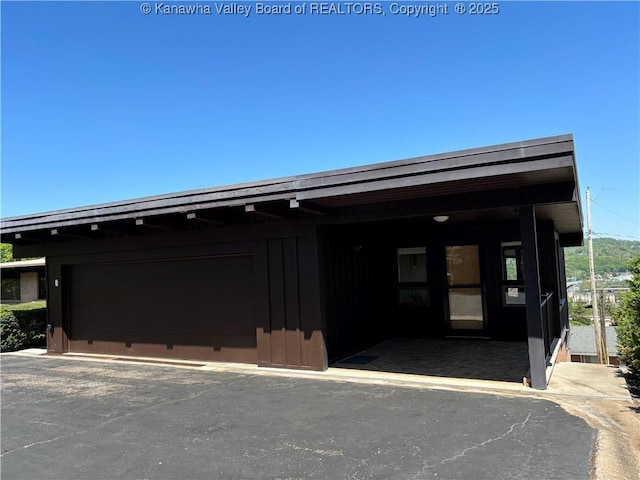 207 Mckinley Ave, Charleston, WV 25314 - view of garage