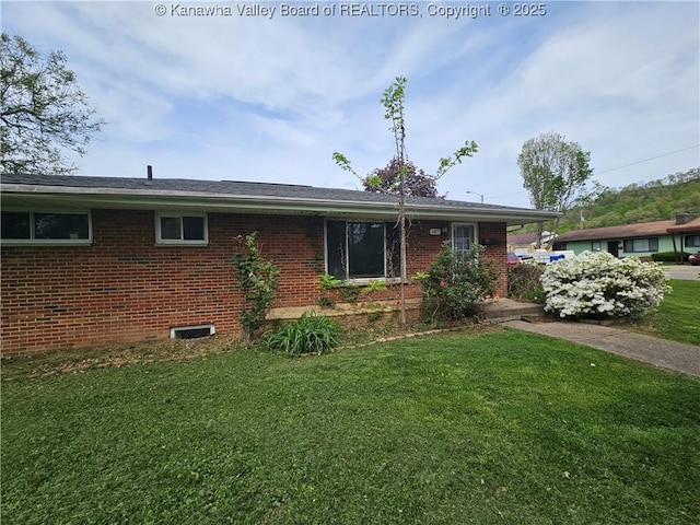 view of front facade with a front lawn and brick siding