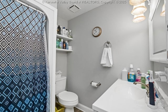 901 Evanwood Rd, Charleston, WV 25314 - bathroom with toilet, curtained shower, and vanity