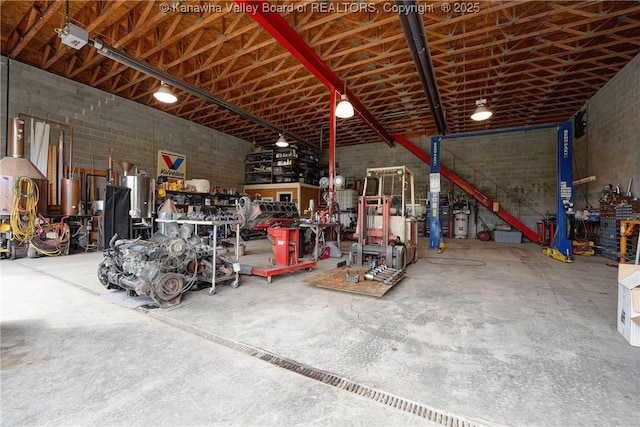 219 Deerhaven Ln, Cross Lanes, WV 25313 - garage with a workshop area
