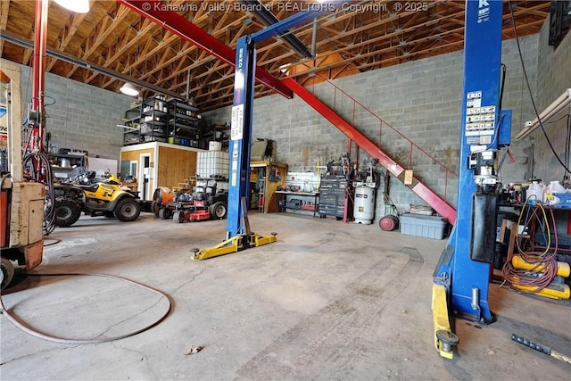 219 Deerhaven Ln, Cross Lanes, WV 25313 - garage featuring a workshop area