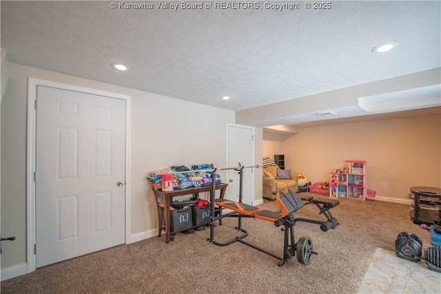 workout room featuring carpet flooring, recessed lighting, a textured ceiling, and baseboards