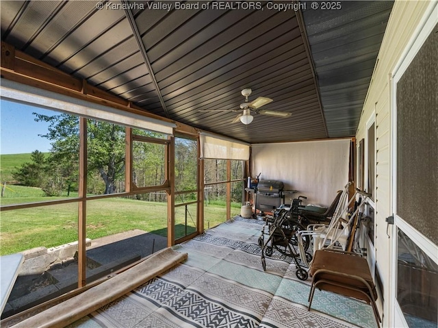 sunroom featuring a ceiling fan