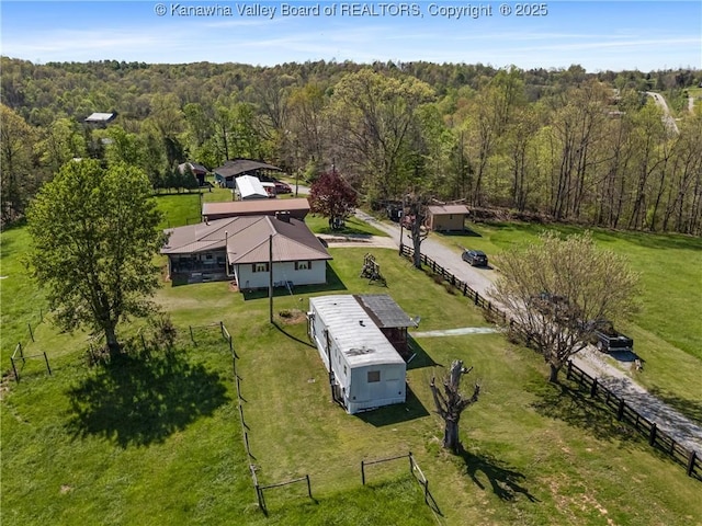 bird's eye view featuring a wooded view
