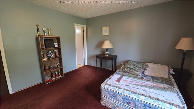 bedroom featuring carpet floors and a textured ceiling