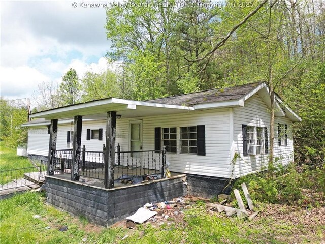 1006 Cow Creek Rd, Hurricane, WV 25526