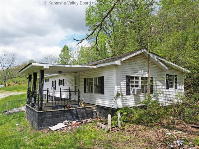 1006 Cow Creek Rd, Hurricane, WV 25526