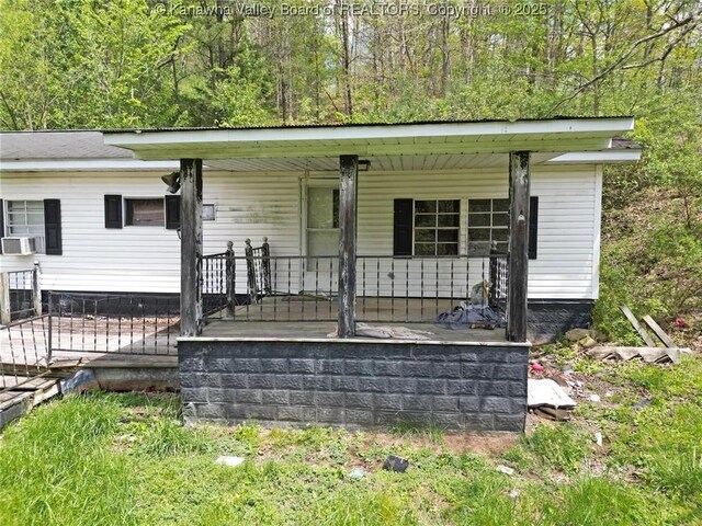 1006 Cow Creek Rd, Hurricane, WV 25526