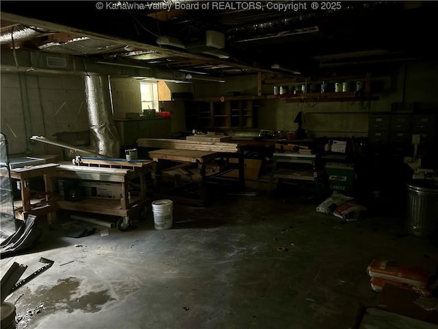 405 Crestview Dr, Charleston, WV 25302 - below grade area with a workshop area