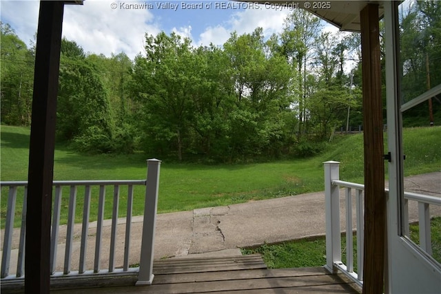 exterior space featuring a lawn