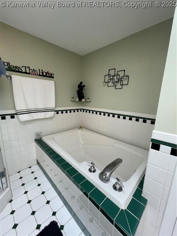 full bathroom featuring a bath