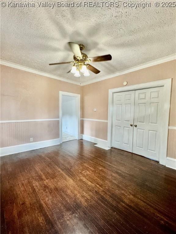 unfurnished bedroom featuring a closet, ceiling fan, a textured ceiling, and hardwood / wood-style flooring