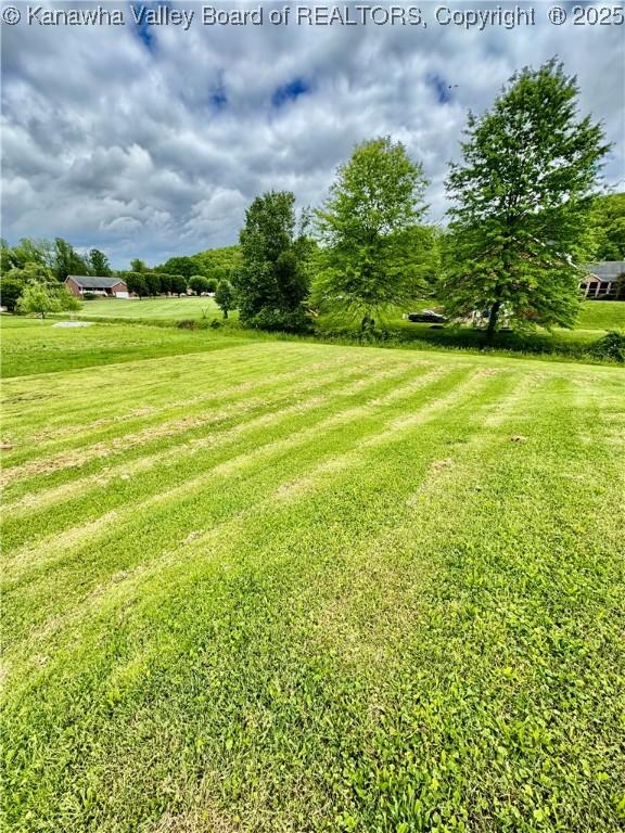 42 Lock Ln, Alum Creek, WV 25003