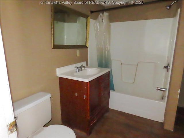 1908 Washington Ave, Saint Albans, WV 25177 - full bath with shower / tub combo with curtain, toilet, and vanity