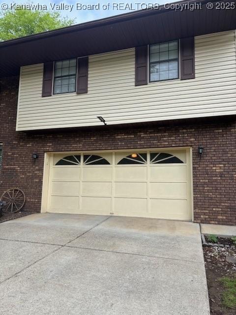 5222 Dalewood Dr, Charleston, WV 25313 - garage with driveway